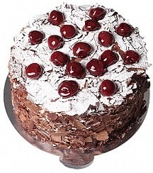 6 ile 9 kişilik İsparta pastacı firmamızdan Çikolatalı Vişneli yaş pasta